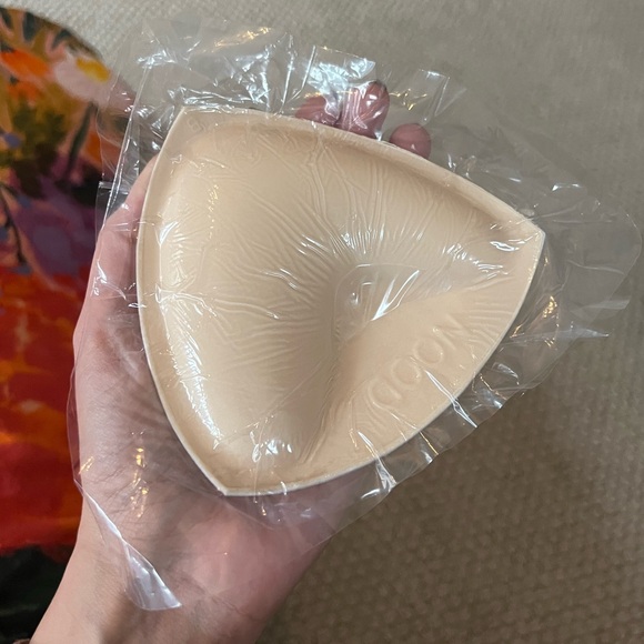 NOOD Double Up Triangle Push Up Pads - Picture 5 of 7